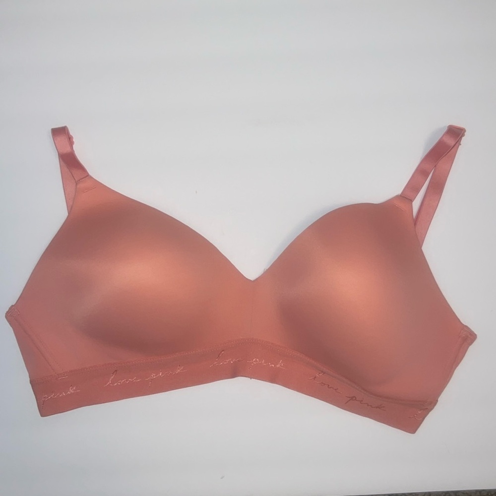 Pink by Victoria’s Secret Wear Everywhere wireless lightly lined bra